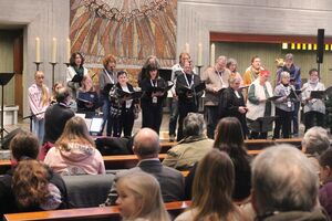 Ein Chor in der Kirche.