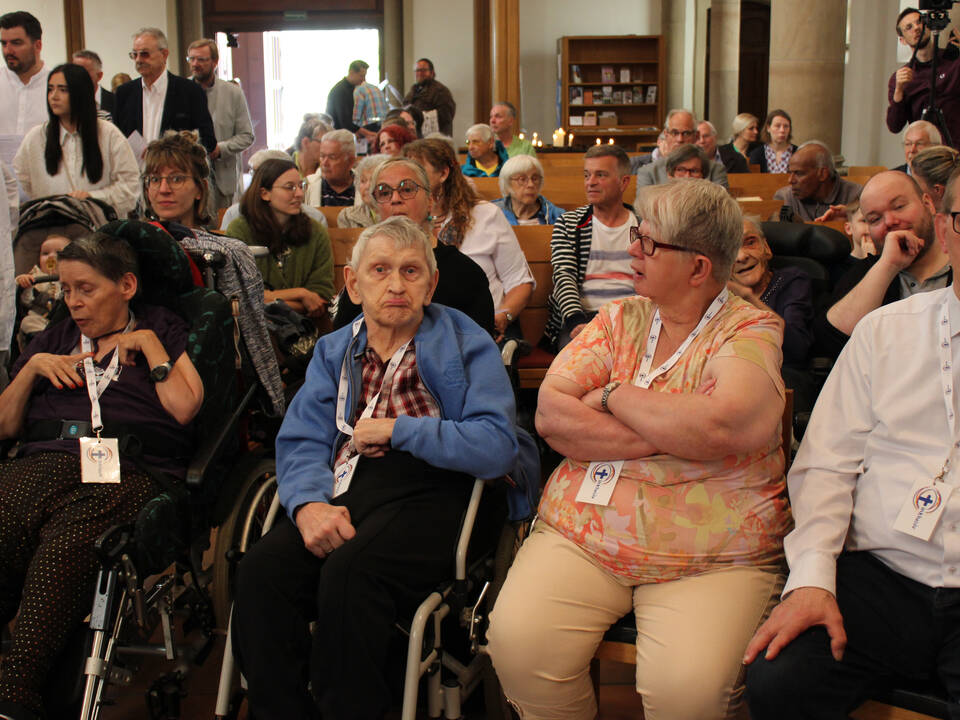 Besucher des Gottesdienstes.
