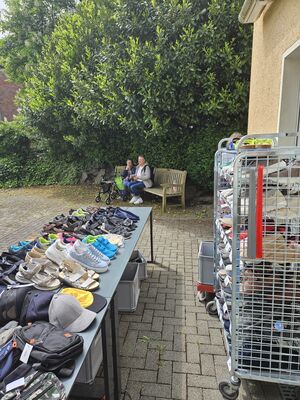 Ausgestellte Kleidung.