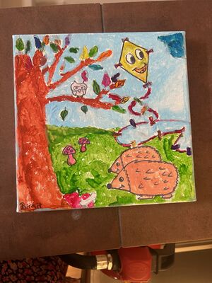 Ein Bild mit einem Baum und einem Drachen.