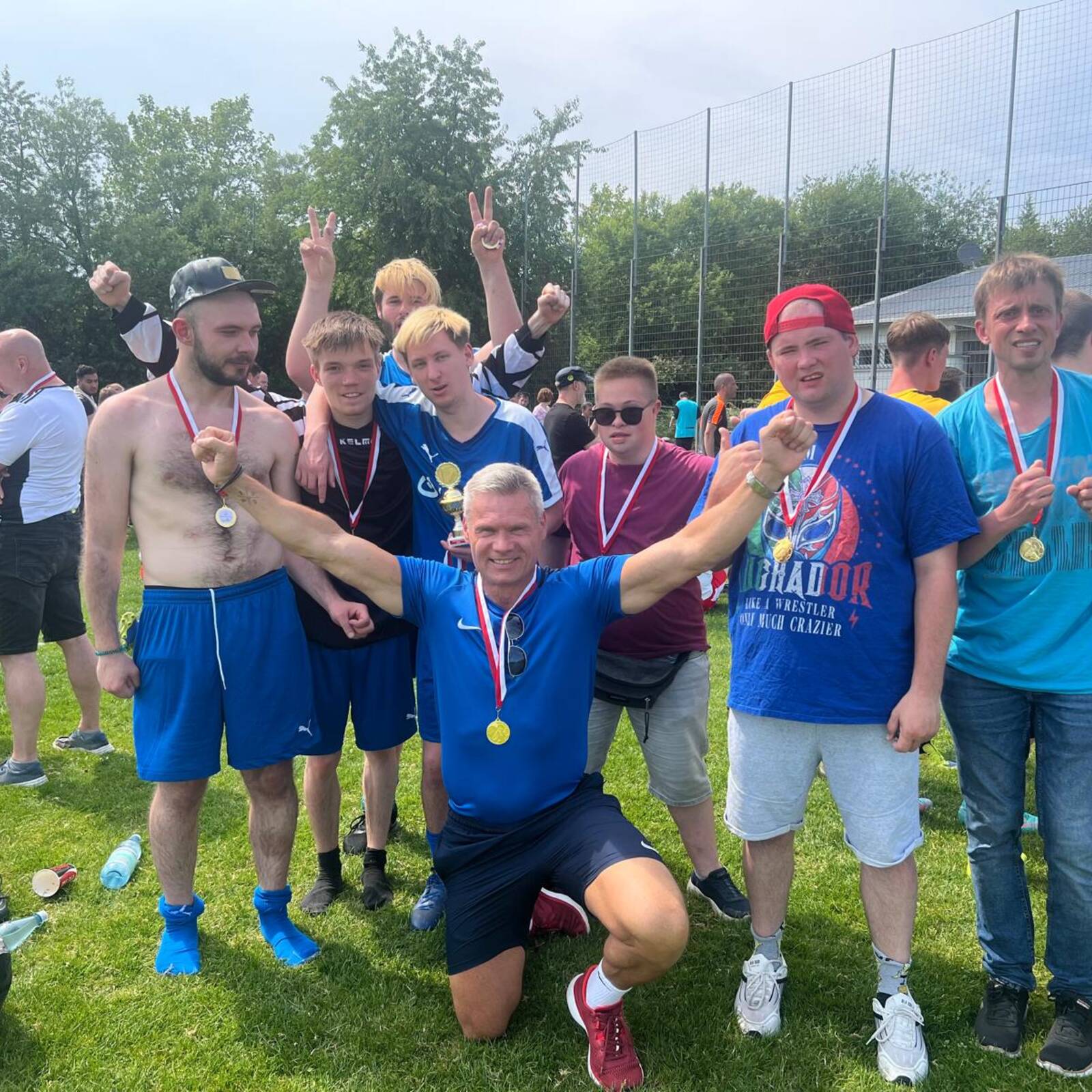 Die jubelnde Mannschaft.