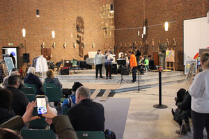 Mehrere Jugendliche die Musik machen