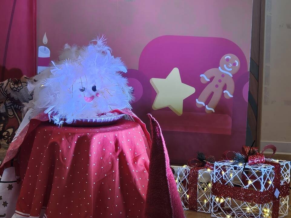 weihnachtlicher Tisch mit Wichtel