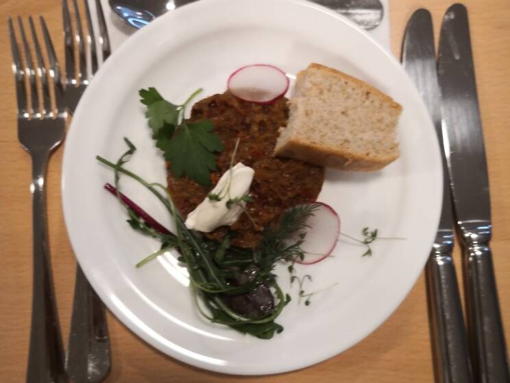 Bild zwei zeigt ein Gedeck