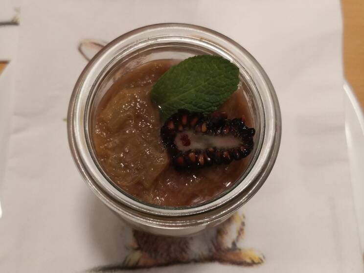 Bild drei zeigt ein Nachtischglas