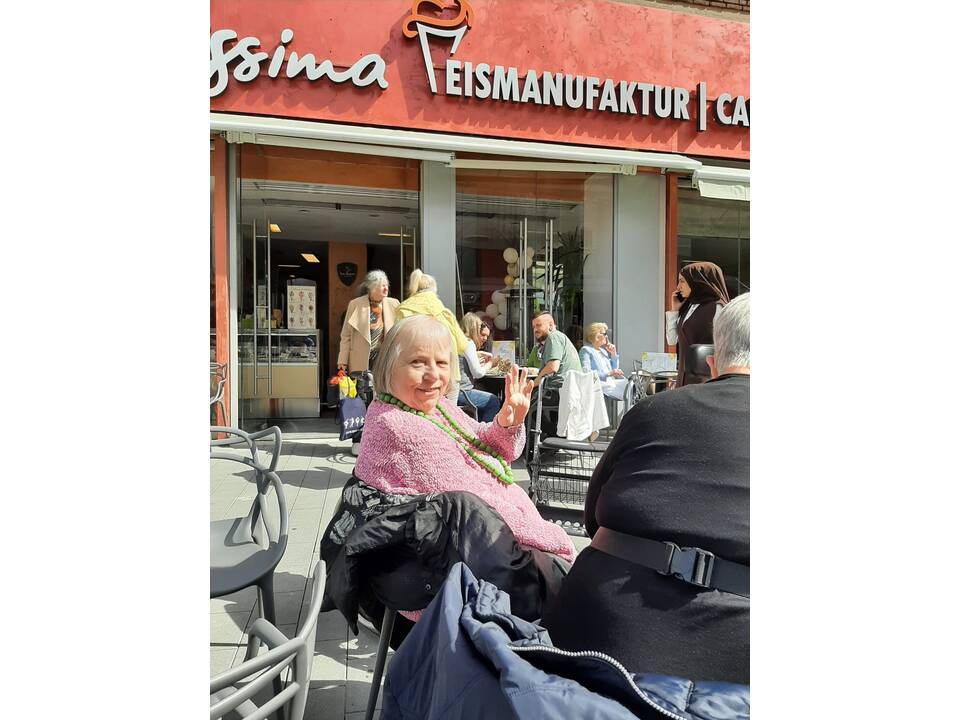 Bild fünf zeigt die Eisdiele in der Innenstadt