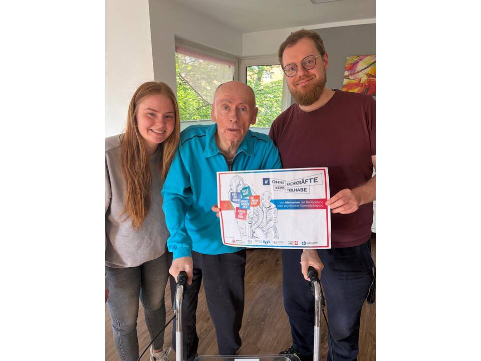 Zu sehen sind viele Bilder von Menschen mit Unterstützungsbedarf und Fachkräften