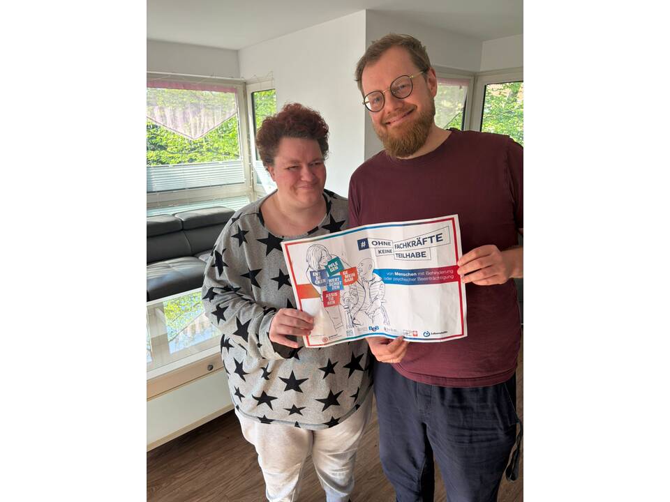 Zu sehen sind viele Bilder von Menschen mit Unterstützungsbedarf und Fachkräften