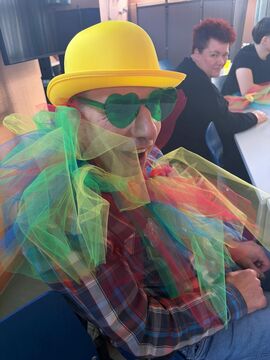 Kreativität und Gemeinschaft: Wohnstätte 1 bereitete sich auf Rosenmontagsumzug vor