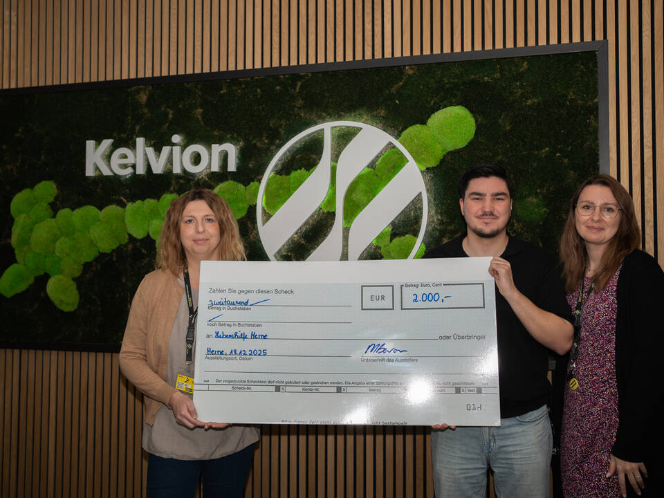 Übergabe Spendenscheck