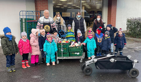 Kita Löwenzahn: Drei volle Bollerwagen für die Herner Tafel