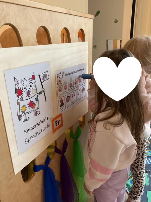 das Bild zeigt zwei Kinder